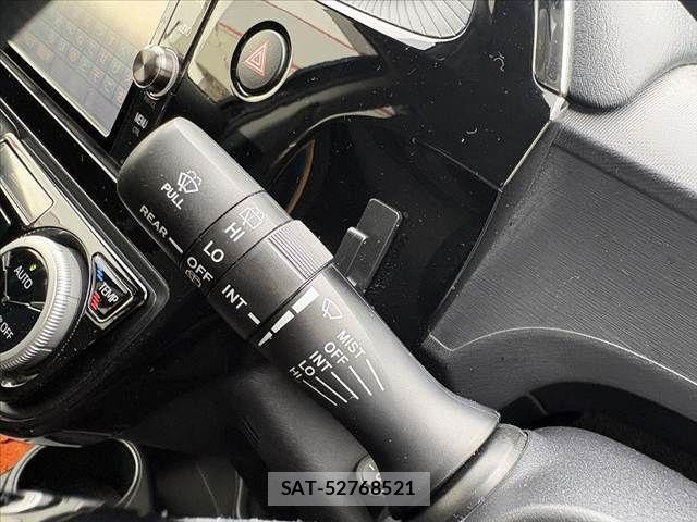 Toyota AQUA 2018-05 7356788-22