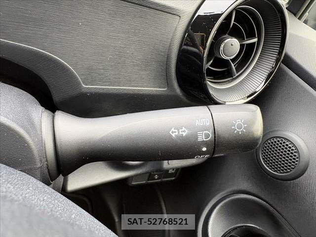 Toyota AQUA 2018-05 7356788-23
