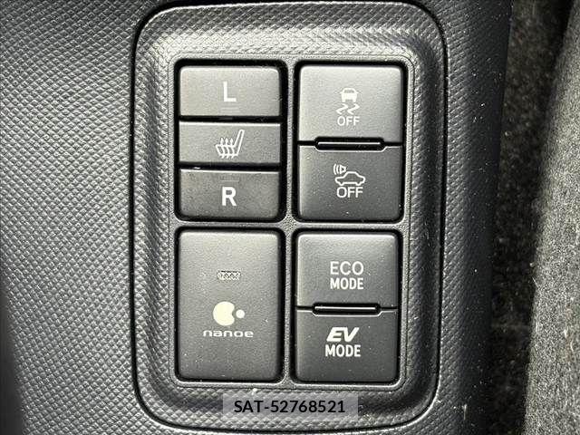 Toyota AQUA 2018-05 7356788-4