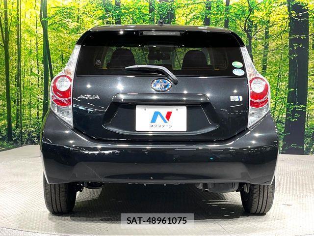 Toyota AQUA 2013-10 7356789-14