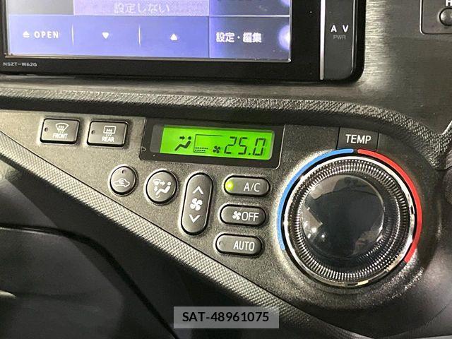 Toyota AQUA 2013-10 7356789-6