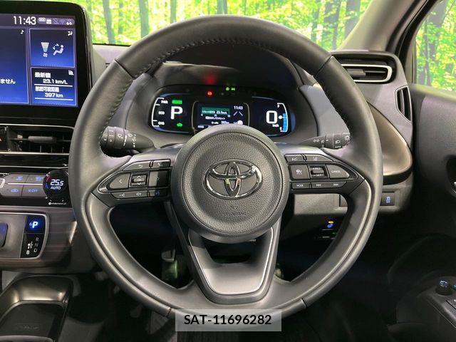 Toyota AQUA 2022-01 7356764-11