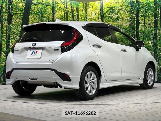Toyota AQUA 2022-01 7356764-17