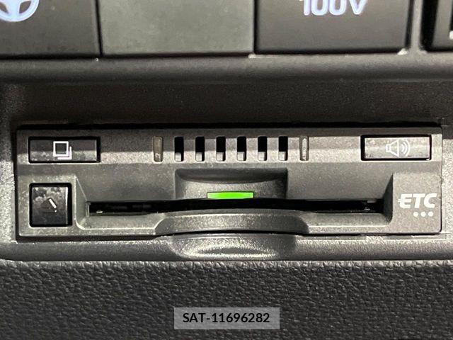 Toyota AQUA 2022-01 7356764-6
