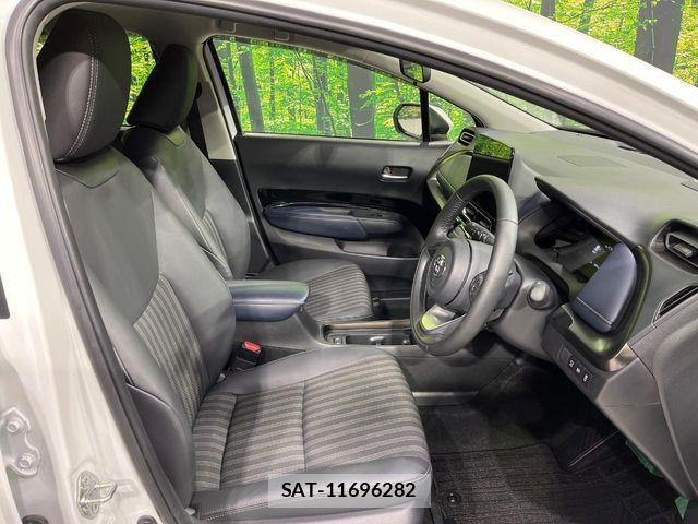 Toyota AQUA 2022-01 7356764-8