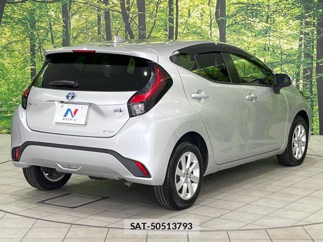 Toyota AQUA 2022-01 7356761-17