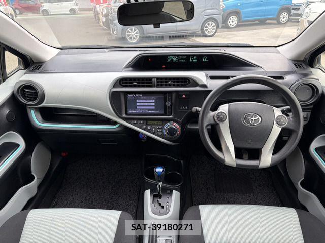 Toyota AQUA 2013-05 7356811-10
