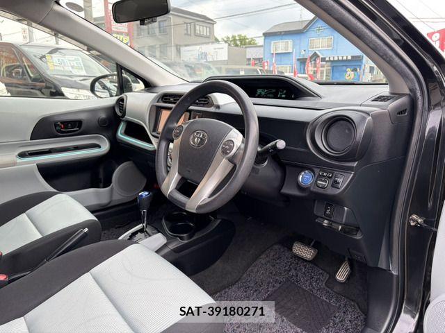 Toyota AQUA 2013-05 7356811-11