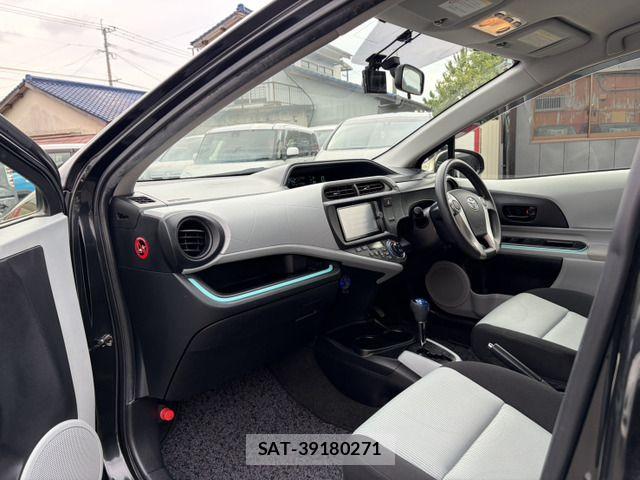 Toyota AQUA 2013-05 7356811-12