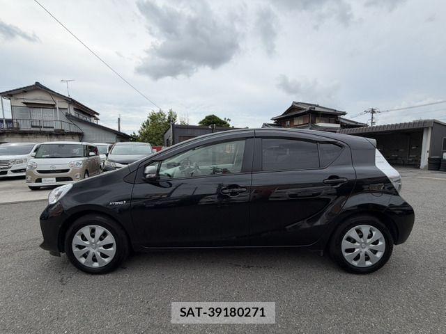 Toyota AQUA 2013-05 7356811-5