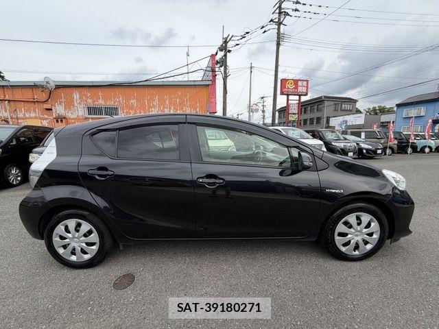 Toyota AQUA 2013-05 7356811-6