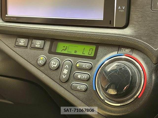 Toyota AQUA 2013-07 7356784-11