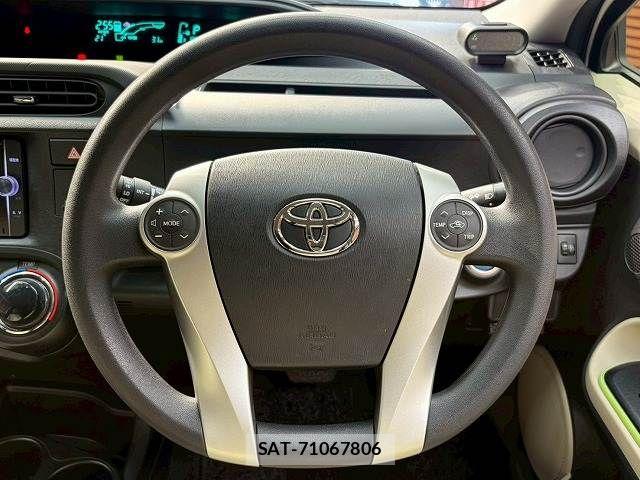 Toyota AQUA 2013-07 7356784-12