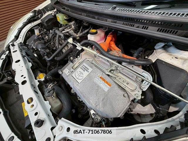Toyota AQUA 2013-07 7356784-13
