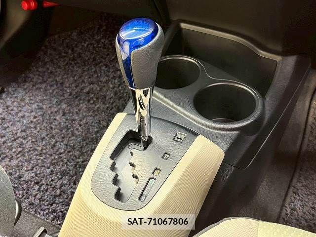 Toyota AQUA 2013-07 7356784-15