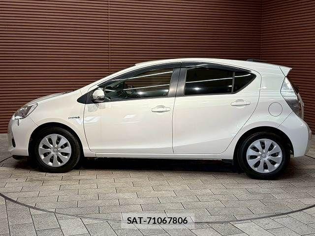 Toyota AQUA 2013-07 7356784-17