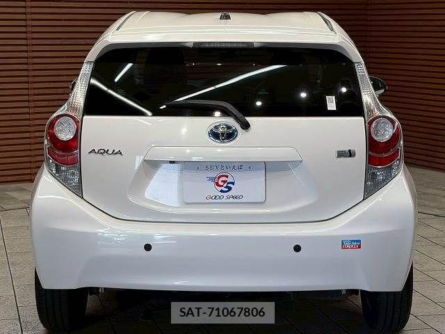 Toyota AQUA 2013-07 7356784-18