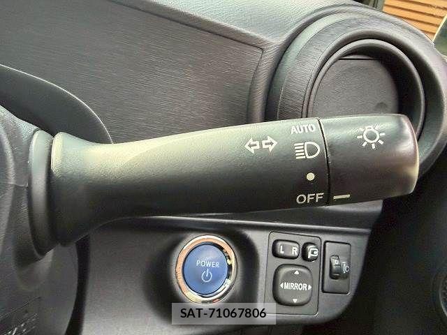 Toyota AQUA 2013-07 7356784-4