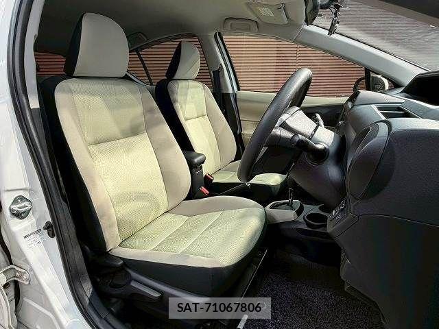 Toyota AQUA 2013-07 7356784-7