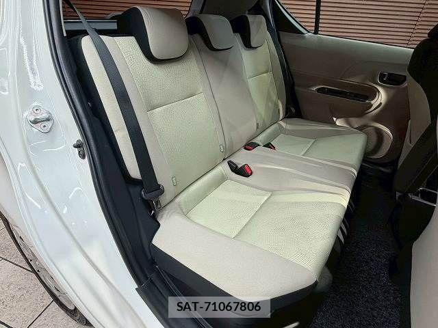 Toyota AQUA 2013-07 7356784-8