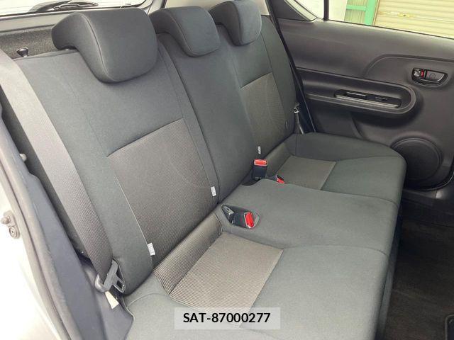 Toyota AQUA 2018-11 7356779-8