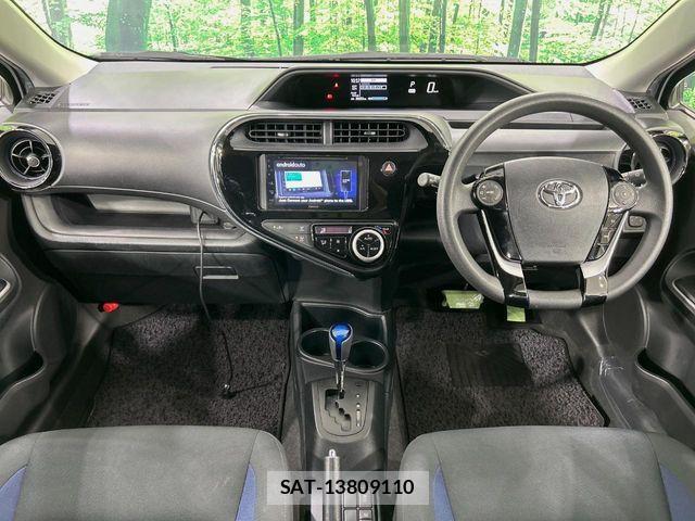 Toyota AQUA 2021-05 7356782-1
