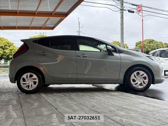 Toyota AQUA 2022-01 7356767-10