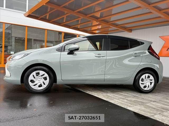 Toyota AQUA 2022-01 7356767-11