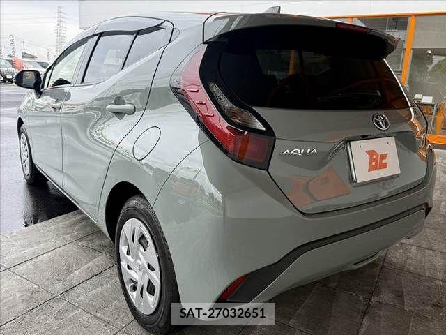 Toyota AQUA 2022-01 7356767-12