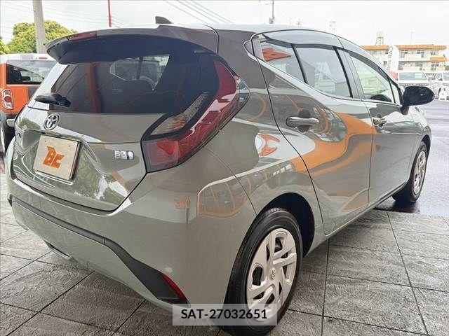 Toyota AQUA 2022-01 7356767-14
