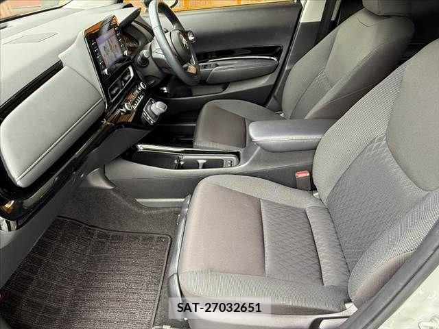 Toyota AQUA 2022-01 7356767-16