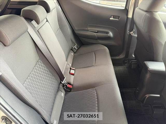 Toyota AQUA 2022-01 7356767-17