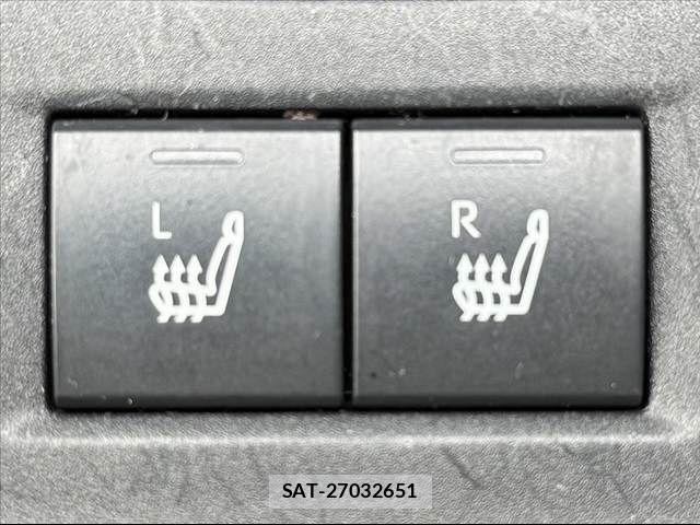 Toyota AQUA 2022-01 7356767-4