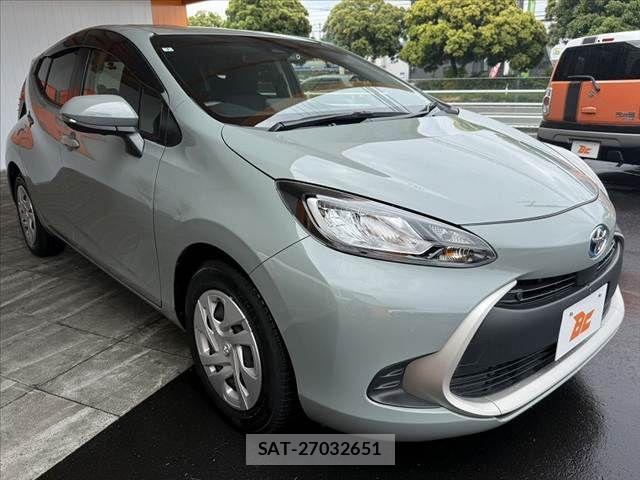 Toyota AQUA 2022-01 7356767-7