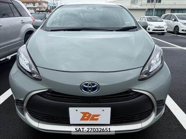 Toyota AQUA 2022-01 7356767-8