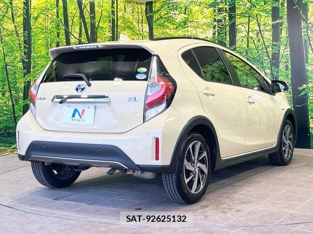 Toyota AQUA 2019-04 7356775-16