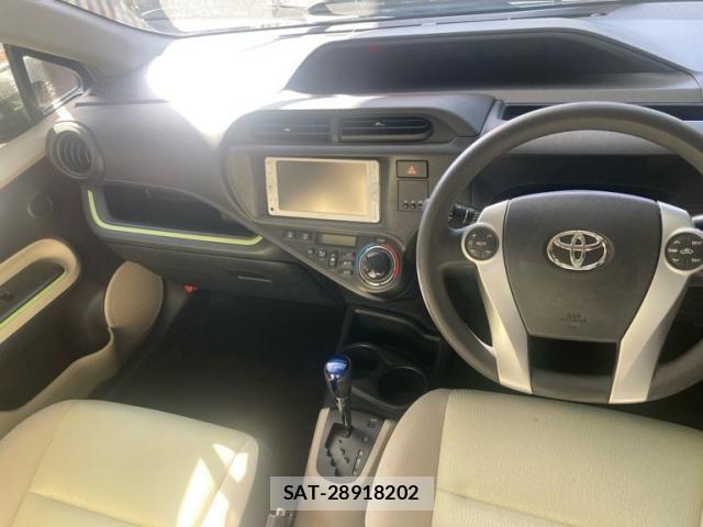 Toyota AQUA 2012-07 7391371-16