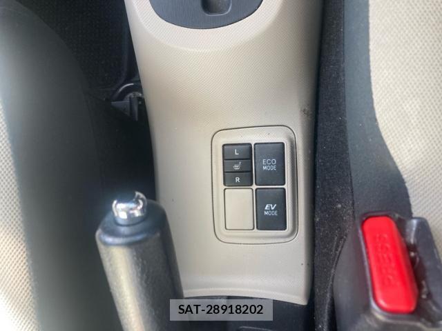 Toyota AQUA 2012-07 7391371-17