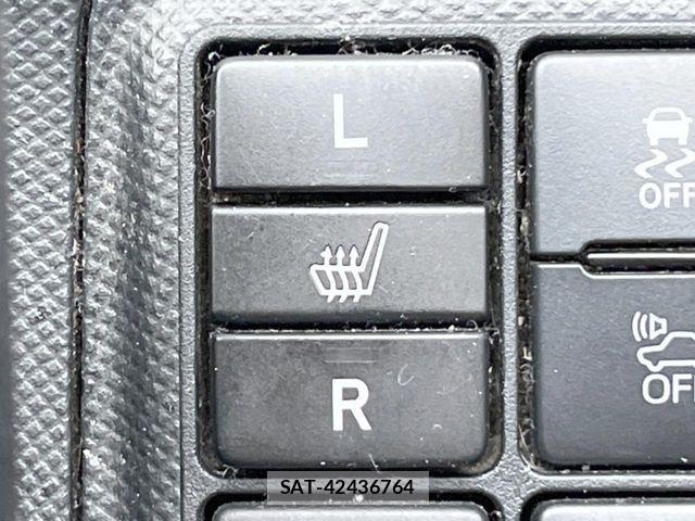 Toyota AQUA 2019-06 7391325-6