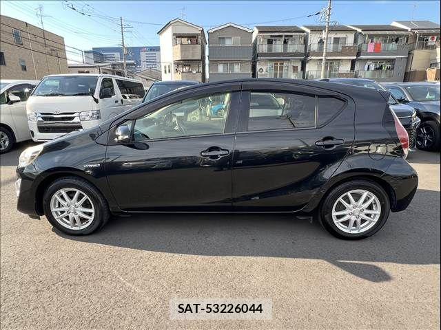 Toyota AQUA 2015-12 7391351-6