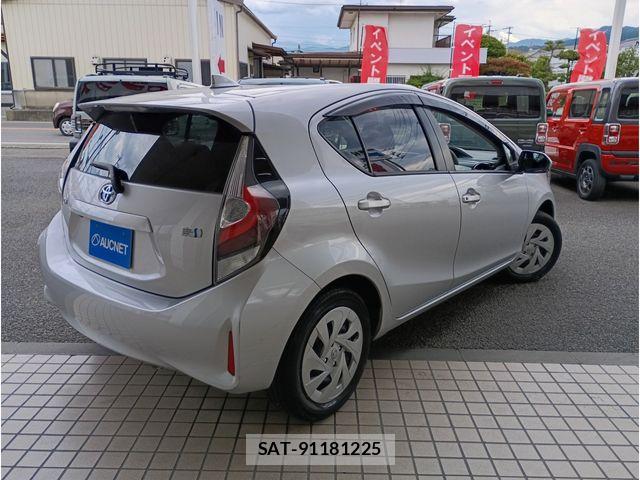 Toyota AQUA 2021-05 7391323-2