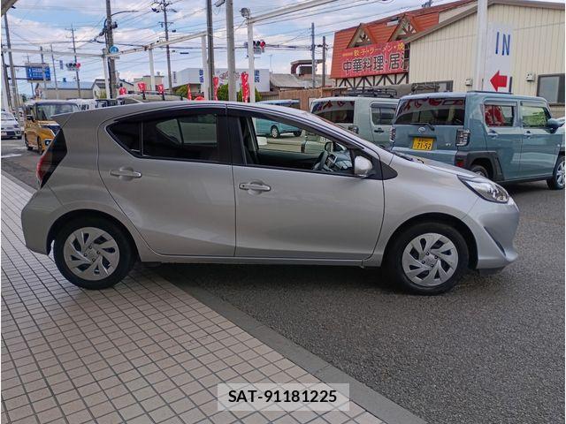 Toyota AQUA 2021-05 7391323-3