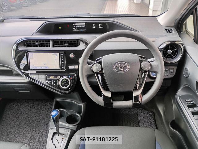 Toyota AQUA 2021-05 7391323-8