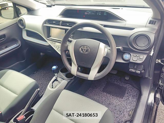 Toyota AQUA 2014-11 7452908-16