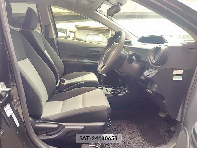 Toyota AQUA 2014-11 7452908-17