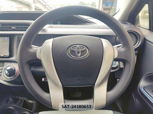 Toyota AQUA 2014-11 7452908-18