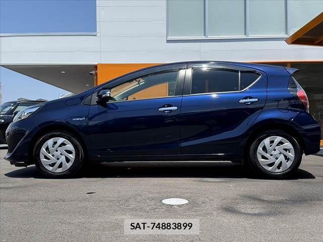 Toyota AQUA 2018-10 7452870-11