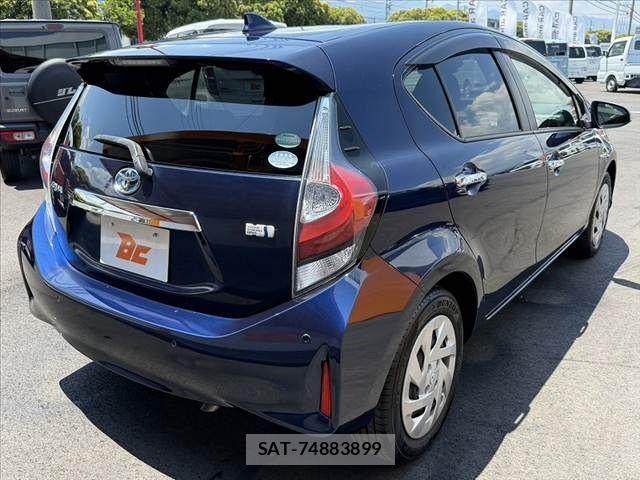 Toyota AQUA 2018-10 7452870-14
