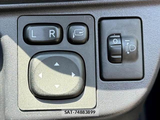 Toyota AQUA 2018-10 7452870-26