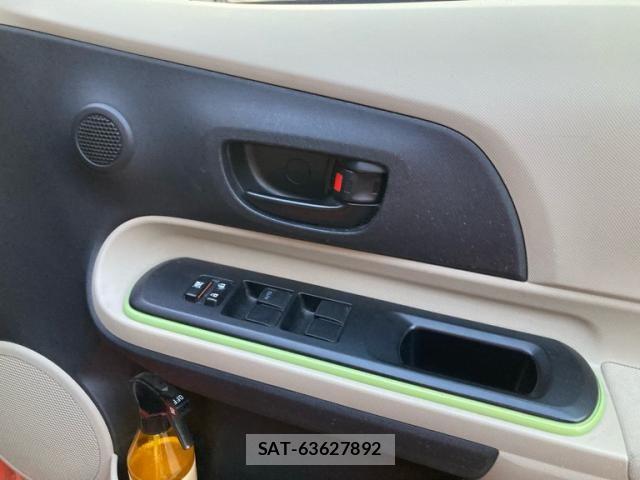 Toyota AQUA 2012-06 7452928-14